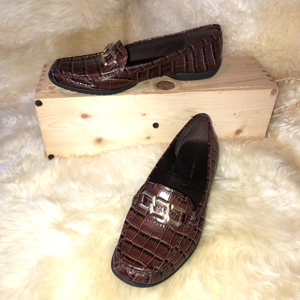 Ann Klein Brown Loafers - Picture 2 of 8